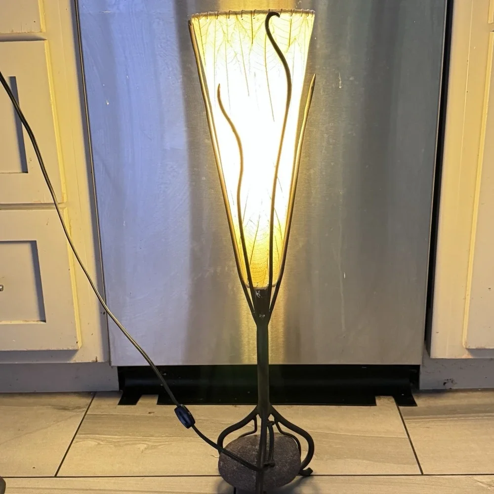 Torchère‑Style Lamp Amber Cocoa Leaf Cone & BOHO Wrought Iron Rock Base 28